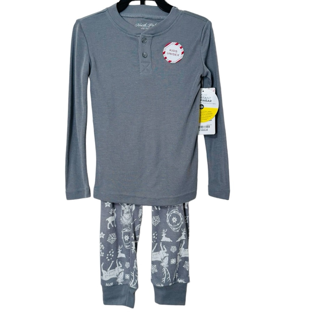North Pole Winter Theme Unisex Size 4T Pajamas NWT